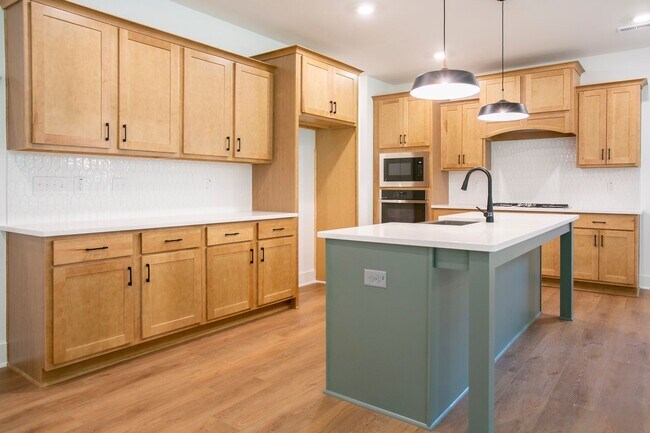 Building Photo - Chatham Park *Like New* Late July availability!