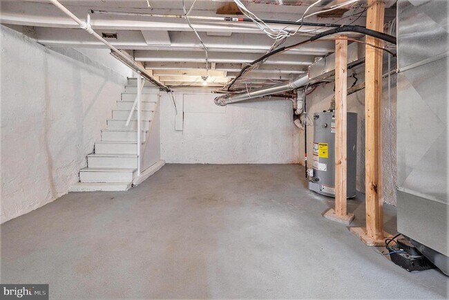 Building Photo - 129 E Phil Ellena St