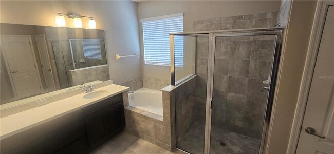 Building Photo - 7564 Bishop Square Dr