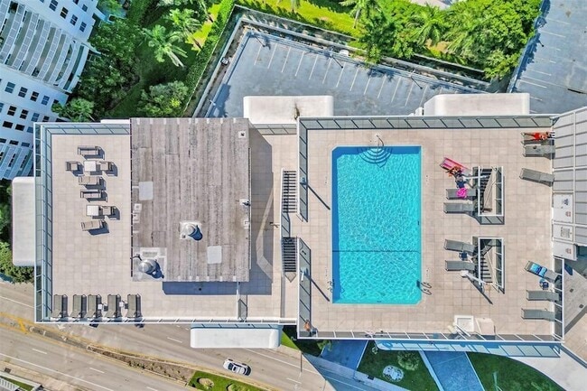 Building Photo - 2841 N Ocean Blvd