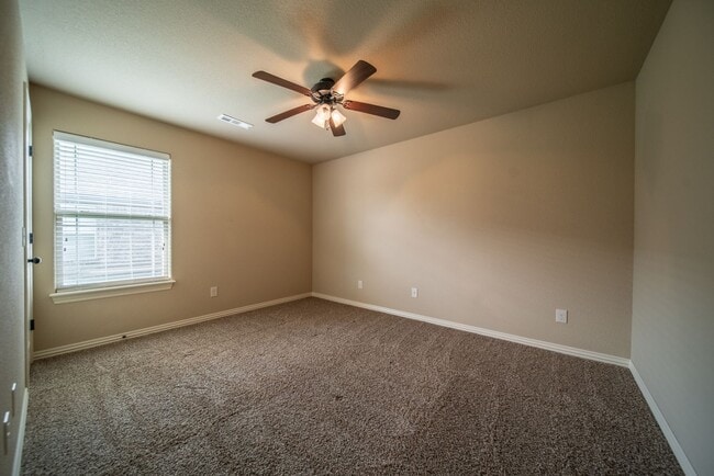 Building Photo - ***704 SW Cabriolet St***