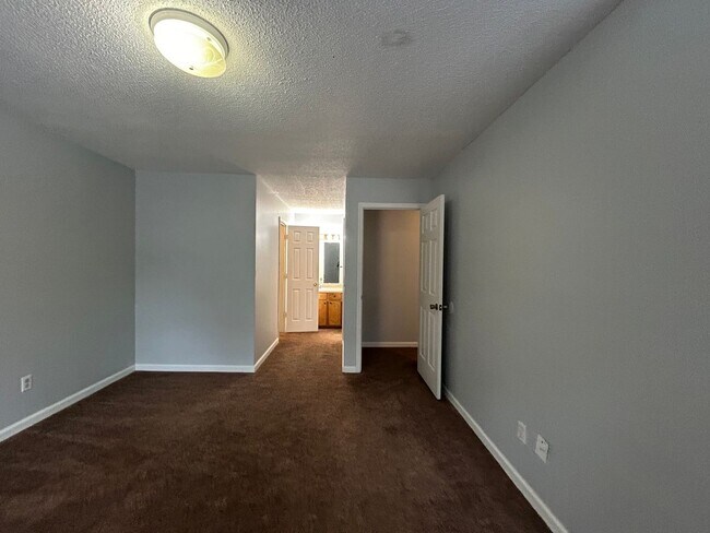Building Photo - 1 Crescent Ln
