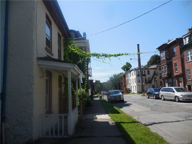 Building Photo - 130 Johnston St