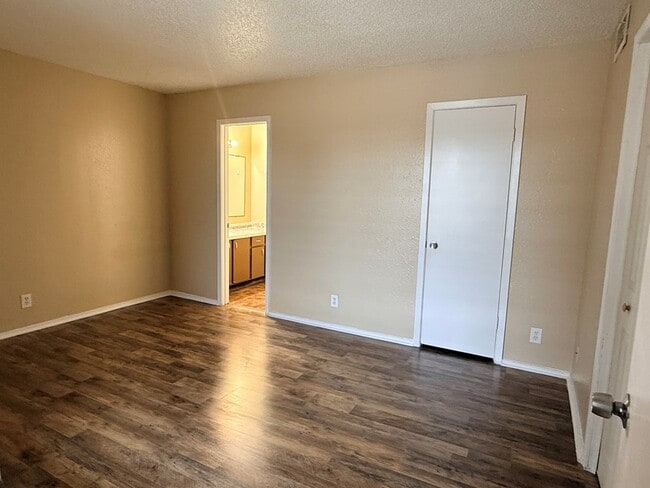 Building Photo - 4700 Boulder Dr