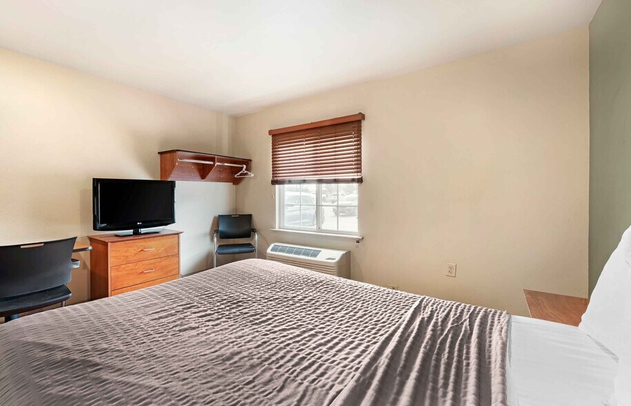 Building Photo - Furnished Studio-Cincinnati - Florence - Airport