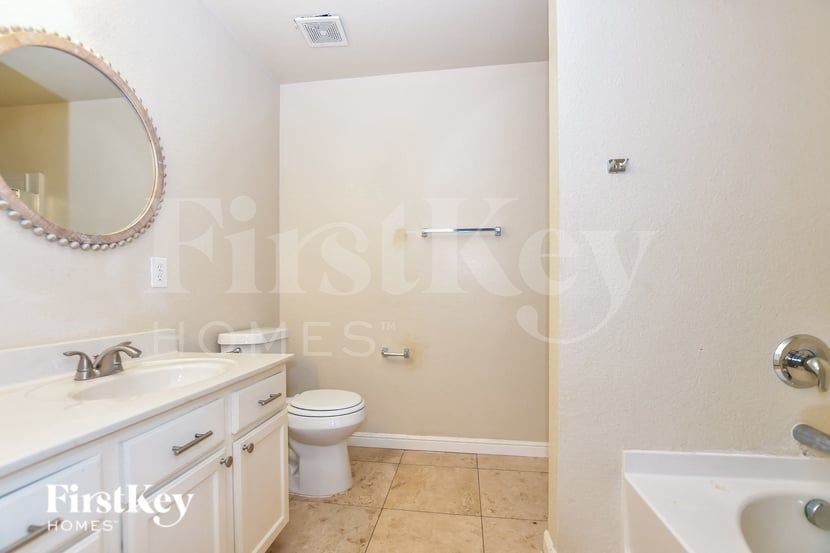 Building Photo - 12325 Arbor Lake Rd