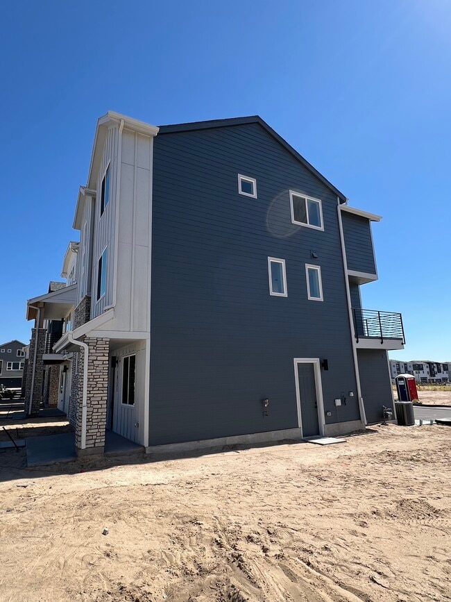 Building Photo - 10745 Lewanee Pt