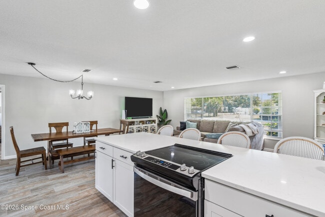 Building Photo - 591 Ponderosa St