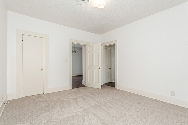 Building Photo - 316 W Avenue A