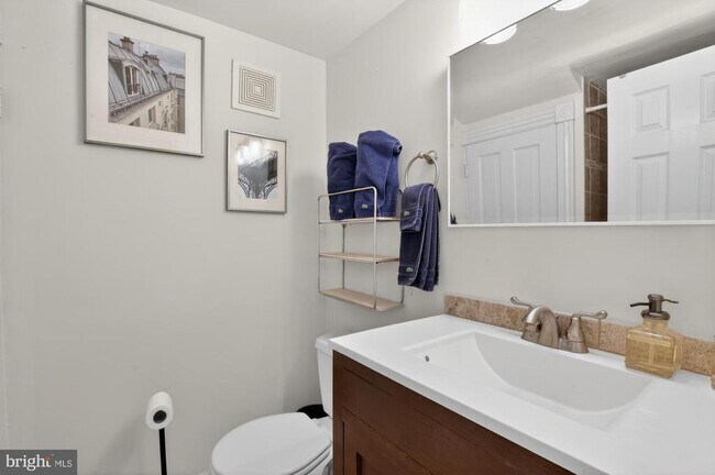 Building Photo - 4315 Lauriston St