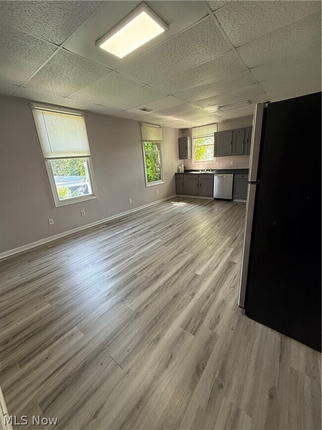 Building Photo - 1108 River Dr