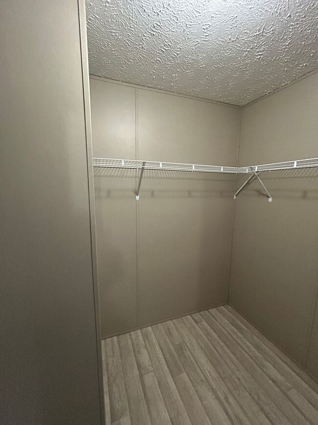 Building Photo - Private 3 Bedroom 2 Bath Home on 4 Acres