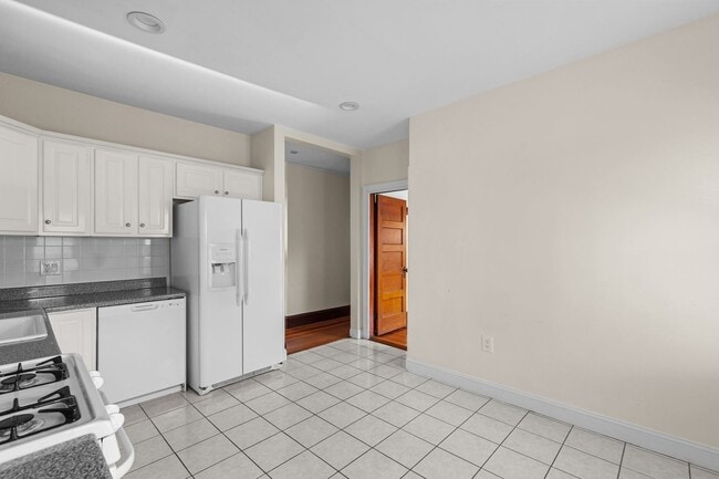 Building Photo - 3bed/2 bath in Brighton