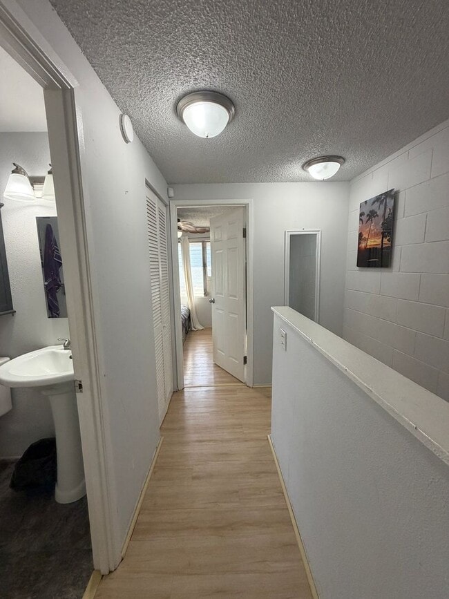 Building Photo - Bright Two Bedroom in Ewa Beach