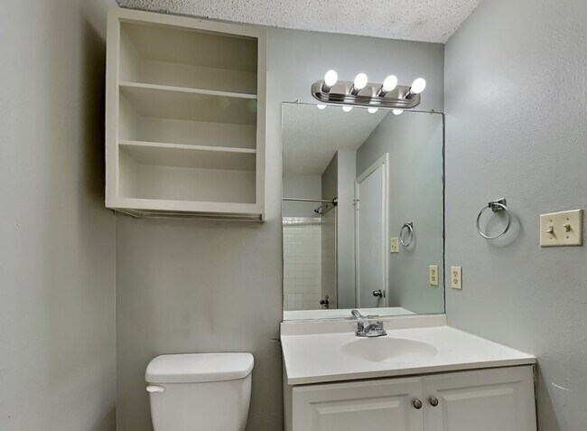 Building Photo - 109 Newport Dr