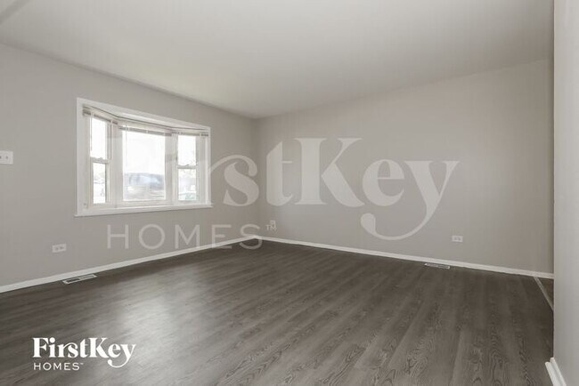 Building Photo - 124 S Chestnut Ln