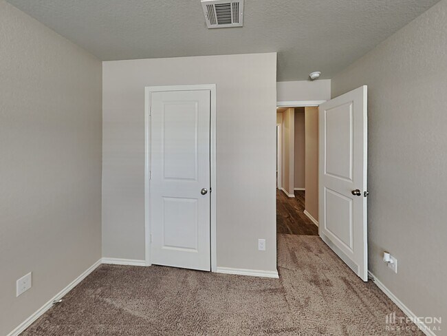 Building Photo - 9802 Marbach Brk