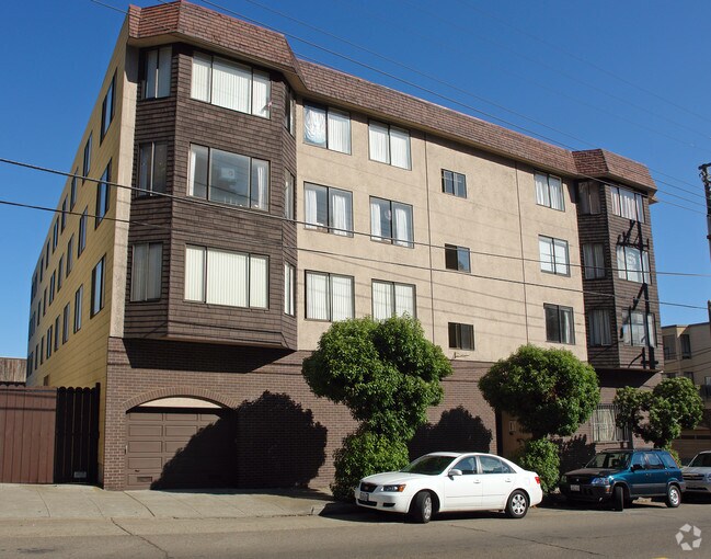 Building Photo - 400 Anza St
