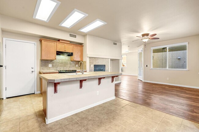 Building Photo - 5629 N Citrus Ln