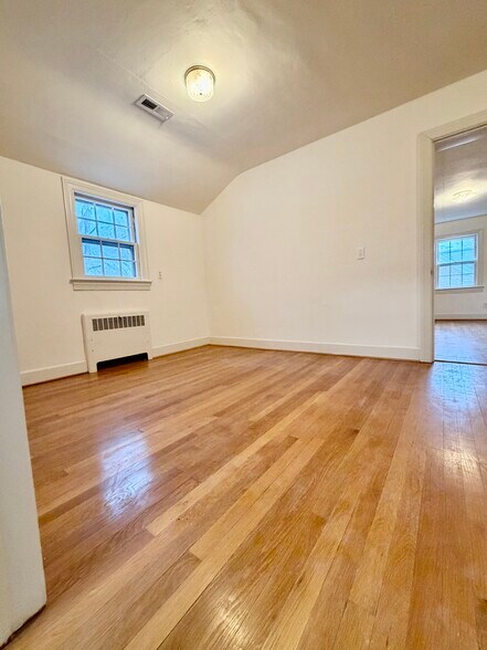 Building Photo - 134 Hull St