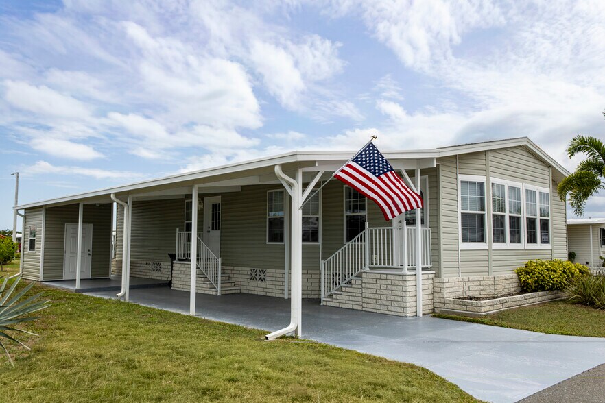 Building Photo - 620 57th Ave W