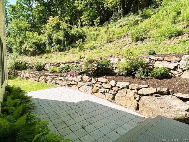 Building Photo - 71 Ledges Rd