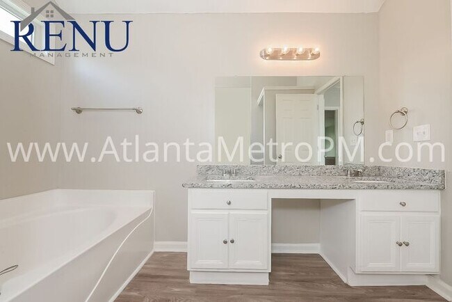 Building Photo - Now Available! 3 bedroom 3 bath!