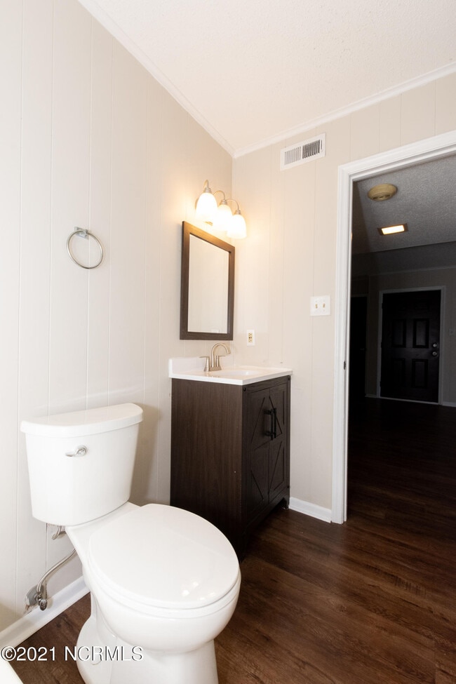 Building Photo - 103 Ravenwood Dr