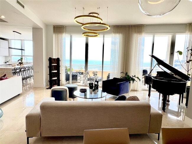 Building Photo - 848 Brickell Key Dr