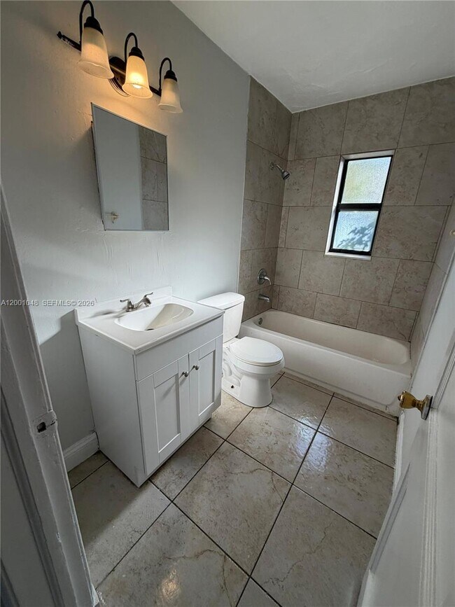 Building Photo - 1444 W 24th St