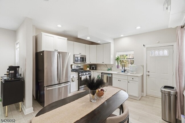 Building Photo - 87 Madison Ave