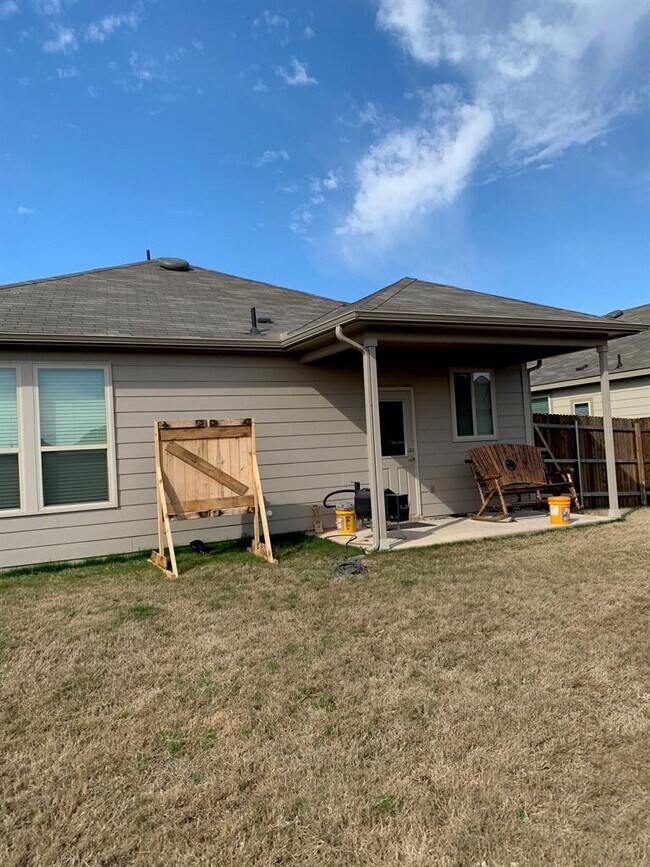 Building Photo - 605 Coffee Berry Dr