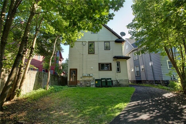 Building Photo - 32 Birch Crescent St