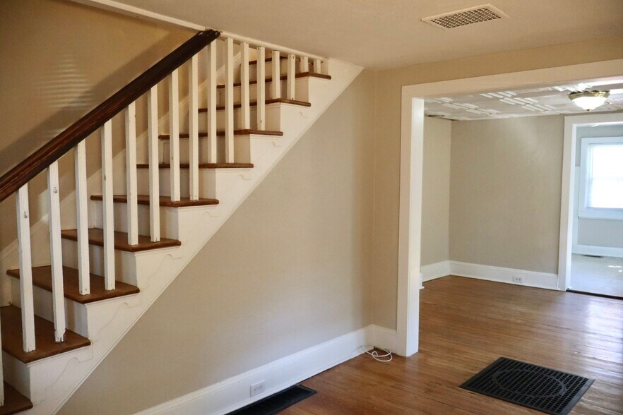 Building Photo - 37 Moran Ave