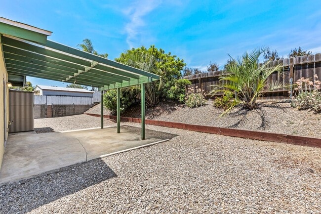 Building Photo - One level single family home in Clairemont...