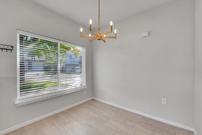 Building Photo - $1,850, 1 bed, 1 bath, located in Arvada w...