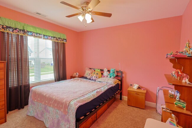 Building Photo - NEW LISTING!!!!!