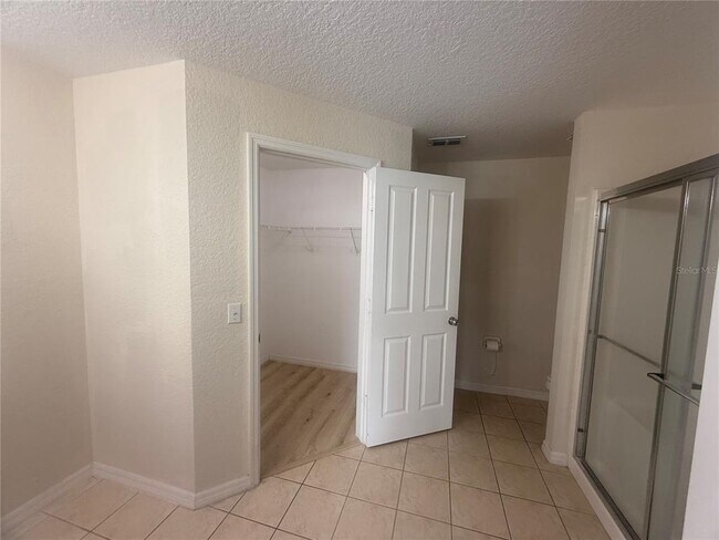 Building Photo - 927 Reserve Pl