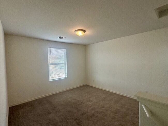 Building Photo - 226 W Watson Ct