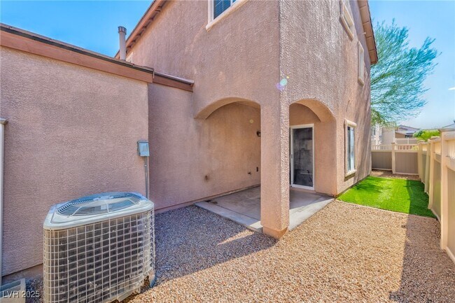 Building Photo - 972 Wembly Hills Pl