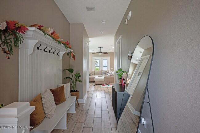 Building Photo - 3693 Lightview Ln