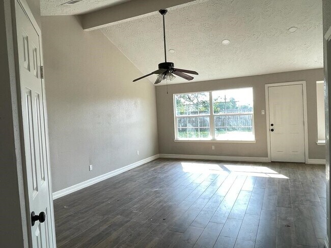 Building Photo - 16910 Quail Glen Dr