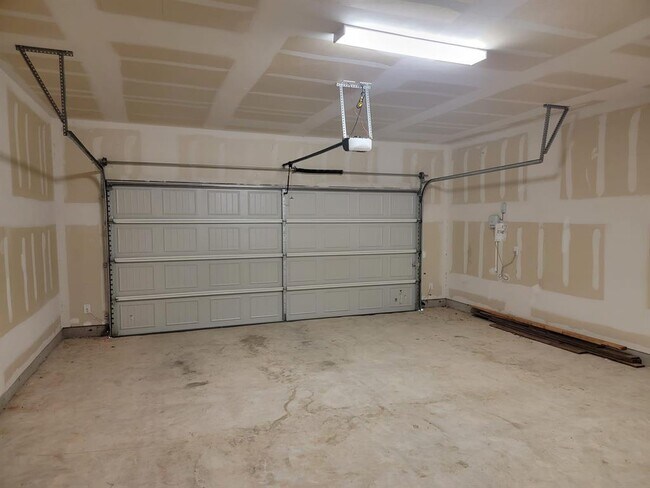 Building Photo - 208 Magna Ln