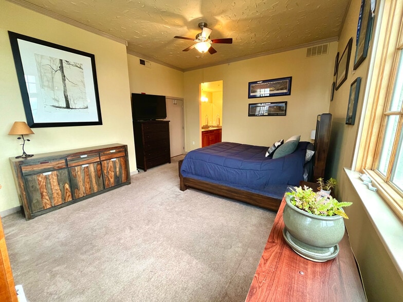 Master Suite - 275 S Harrison St