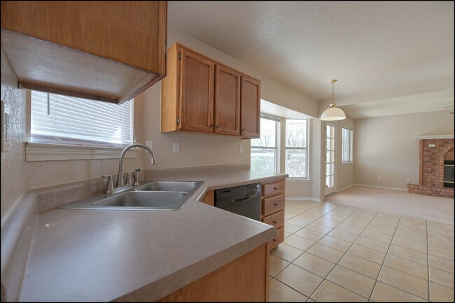 Building Photo - 7456 Luz De Lumbre Ave