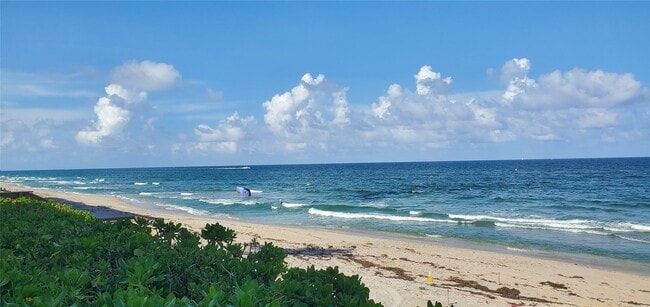 Building Photo - 1161 Hillsboro Mile