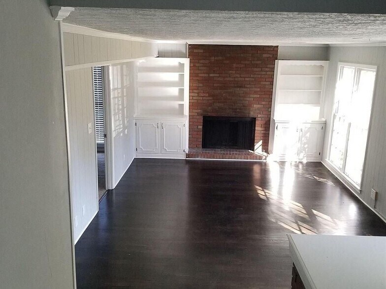 Building Photo - 4077 Linda Ln SW