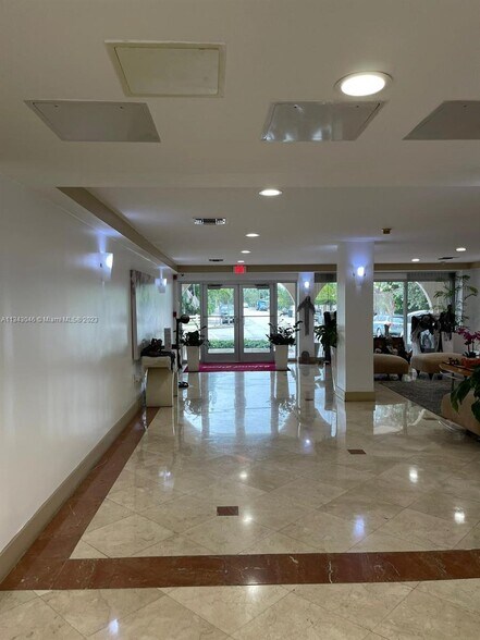 Building Photo - 1455 N Treasure Dr