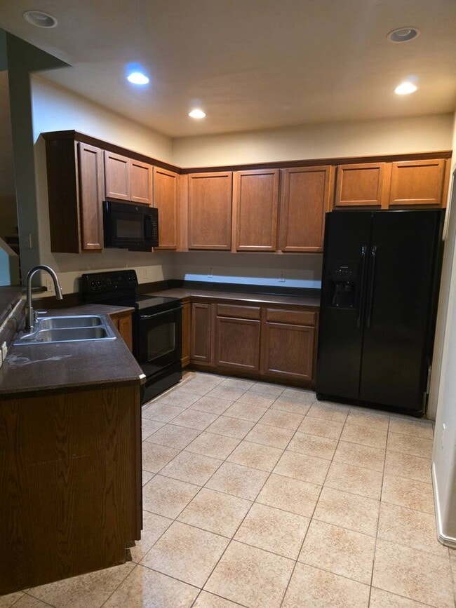 Building Photo - 10414 S Painted Mare Dr