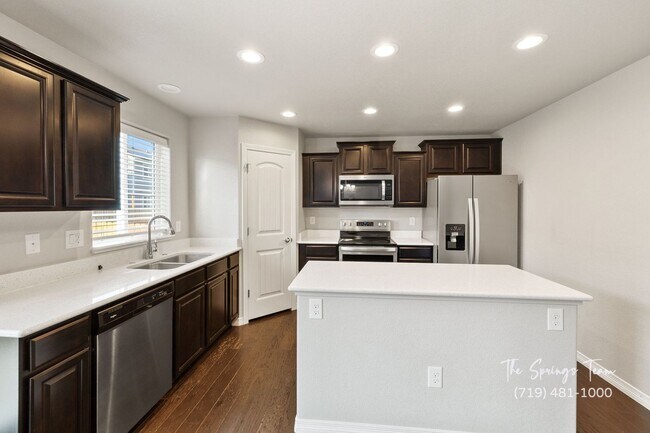 Building Photo - Spacious Saint Aubyn 4BD Lorson Ranch w/ A/C